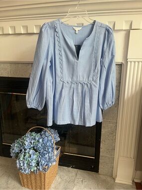 crown & ivy periwinkle scalloped blouse NWT size Medium